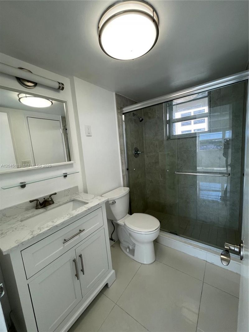 220 Kings Point Dr , Unit 502, Sunny Isles Beach, FL 33160 Photo