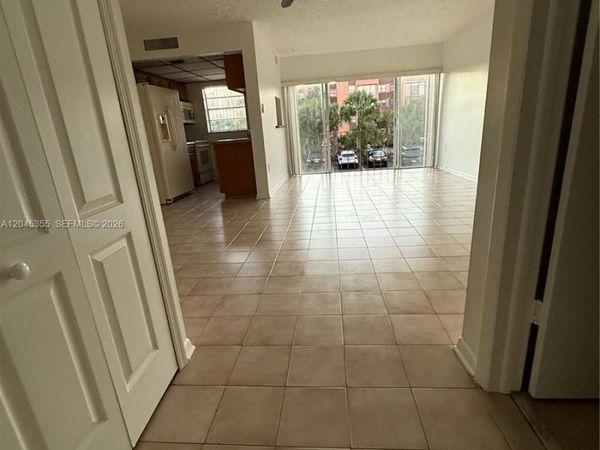 9390 W Flagler St , Unit 224C, Miami, FL 33174