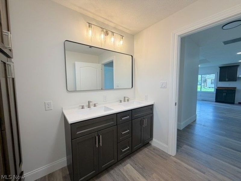 131 W 10th Street, Uhrichsville, OH 44683 Photo 14