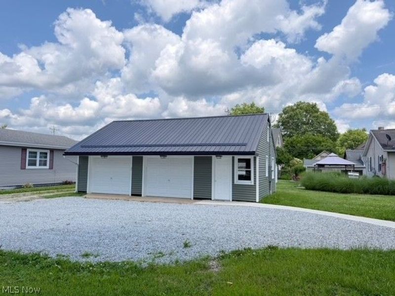 131 W 10th Street, Uhrichsville, OH 44683 Photo 3