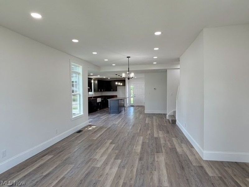 131 W 10th Street, Uhrichsville, OH 44683 Photo 4