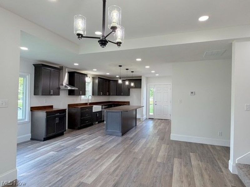 131 W 10th Street, Uhrichsville, OH 44683 Photo 6