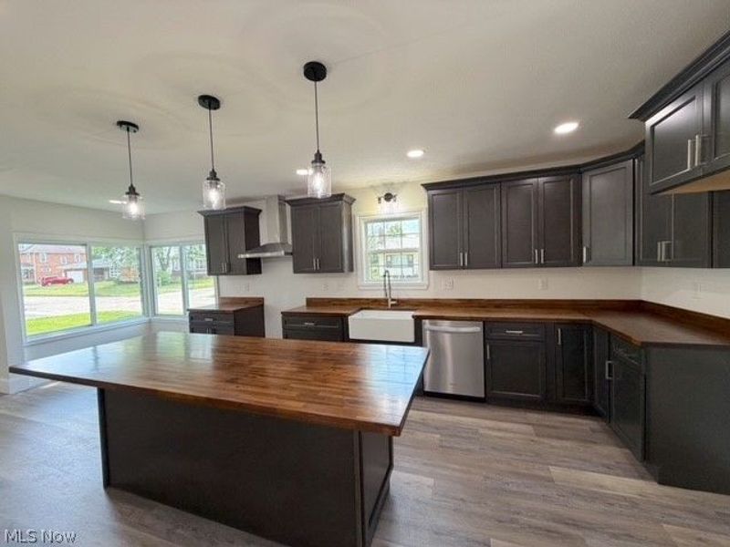 131 W 10th Street, Uhrichsville, OH 44683 Photo 7