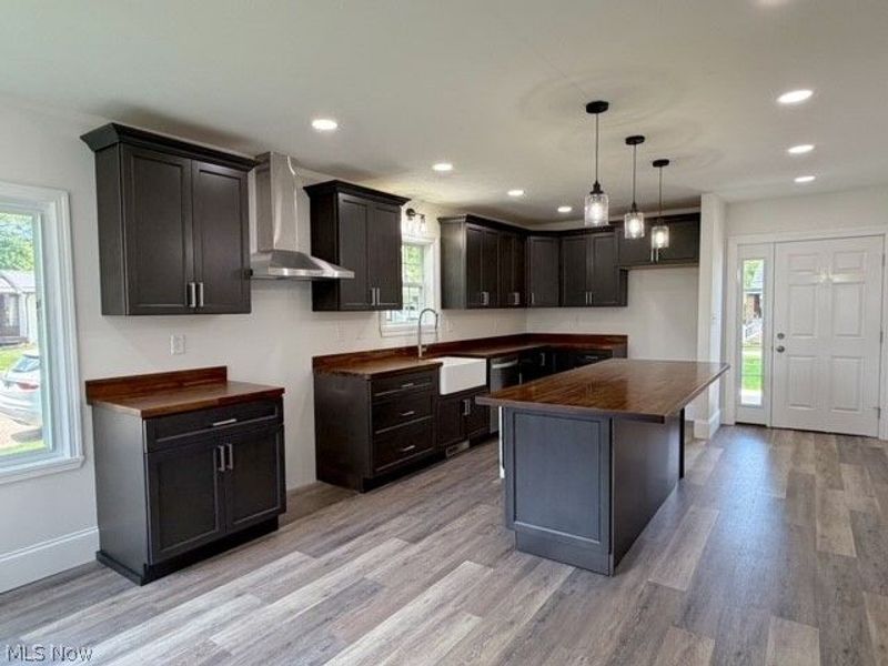 131 W 10th Street, Uhrichsville, OH 44683 Photo 8