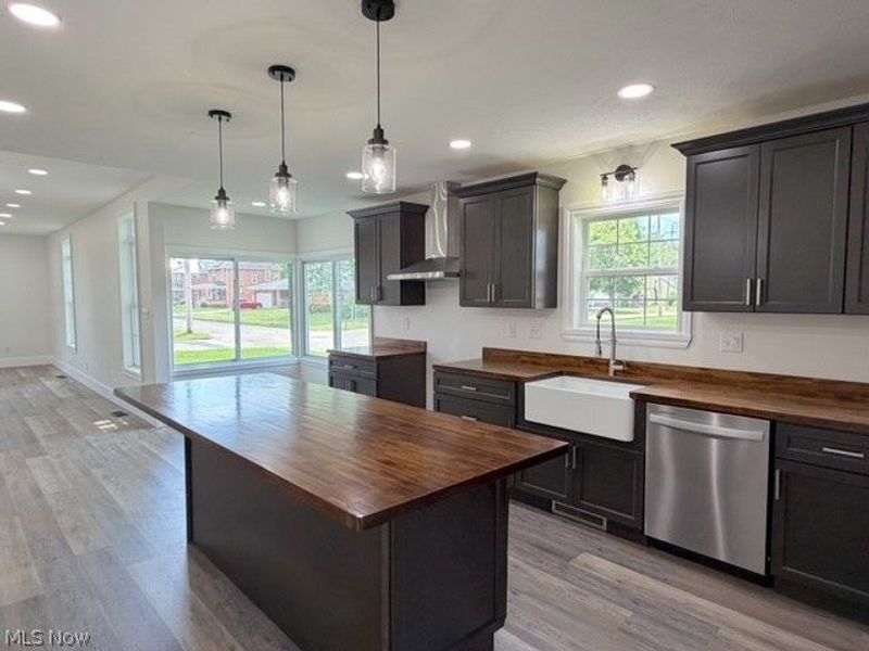 131 W 10th Street, Uhrichsville, OH 44683 Photo 9
