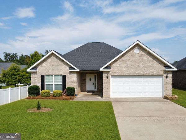 308 Lamplight Drive, Byron, GA 31008