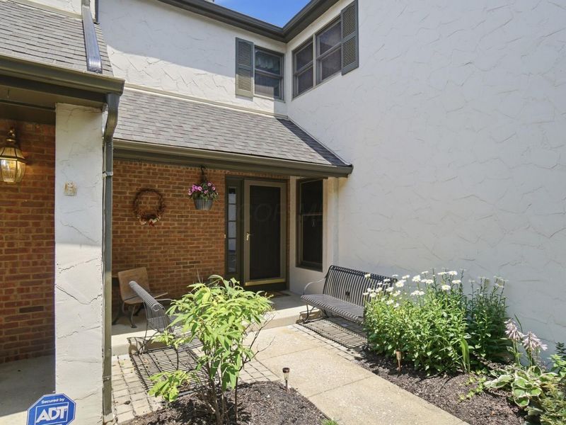 5190 Willow Grove Place N, Dublin, OH 43017 Photo 2