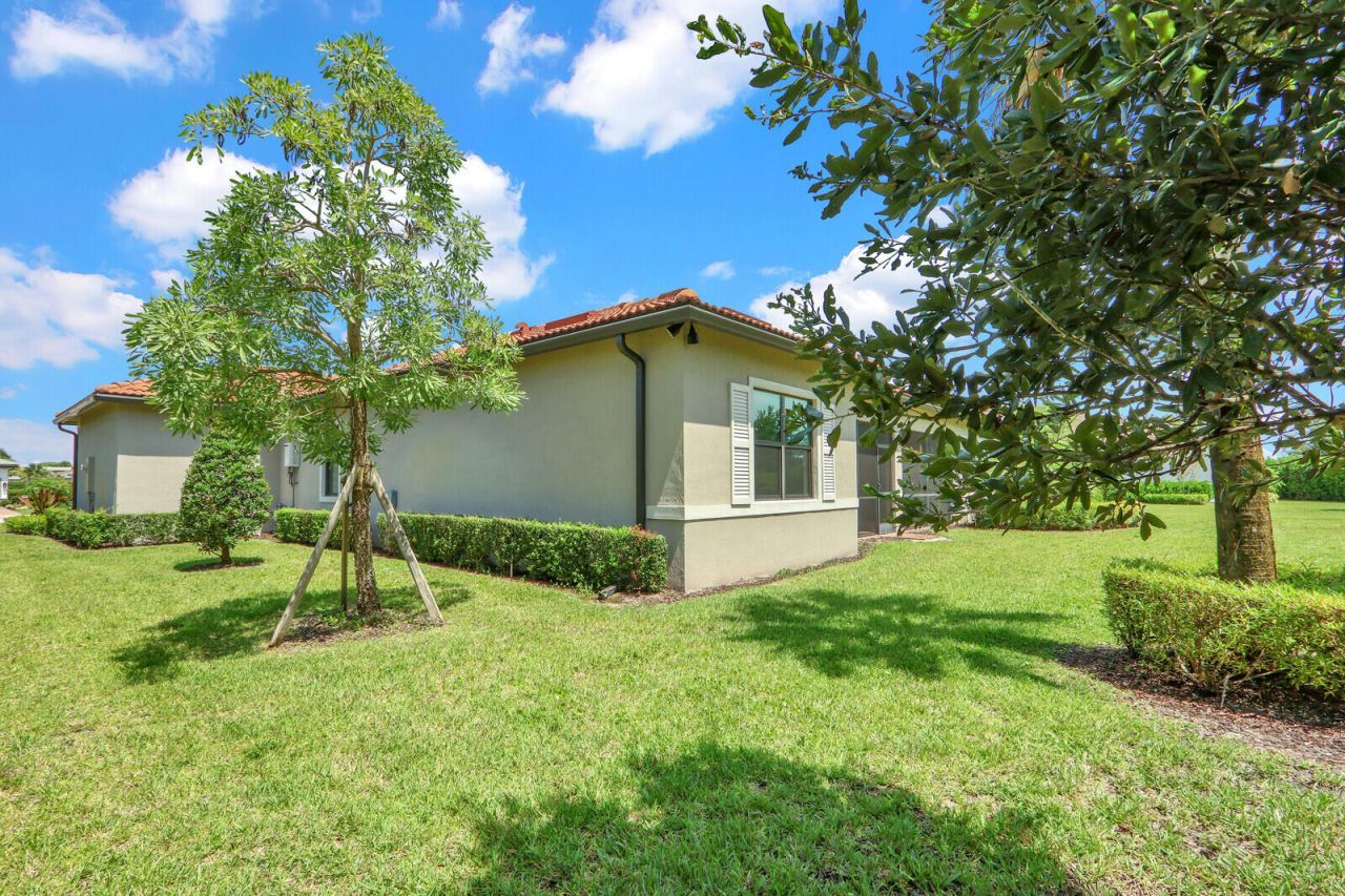 9242 Balsamo Drive, Palm Beach Gardens, FL 33412 Photo