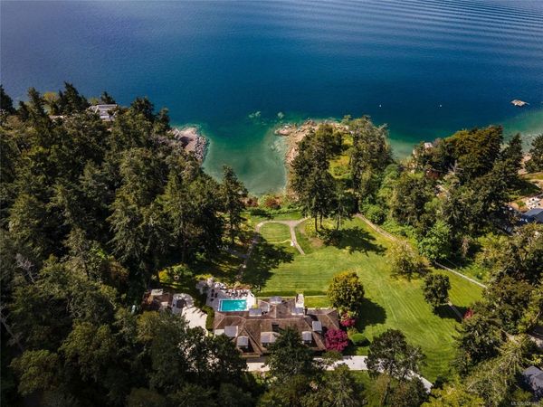 605 Senanus Dr , Central Saanich, BC V8M 1S6
