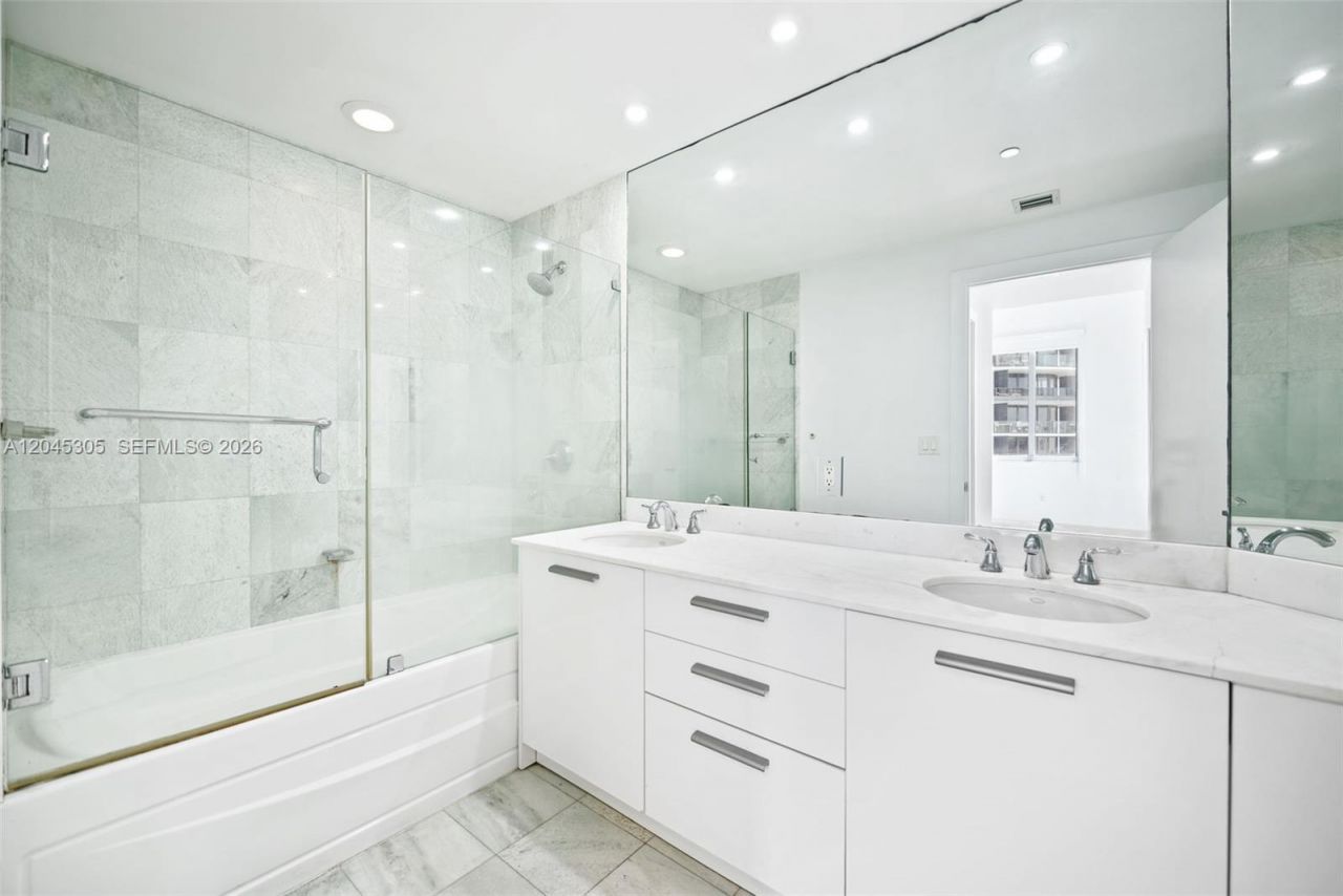 1050 Brickell Ave , Unit 3314, Miami, FL 33131 Photo