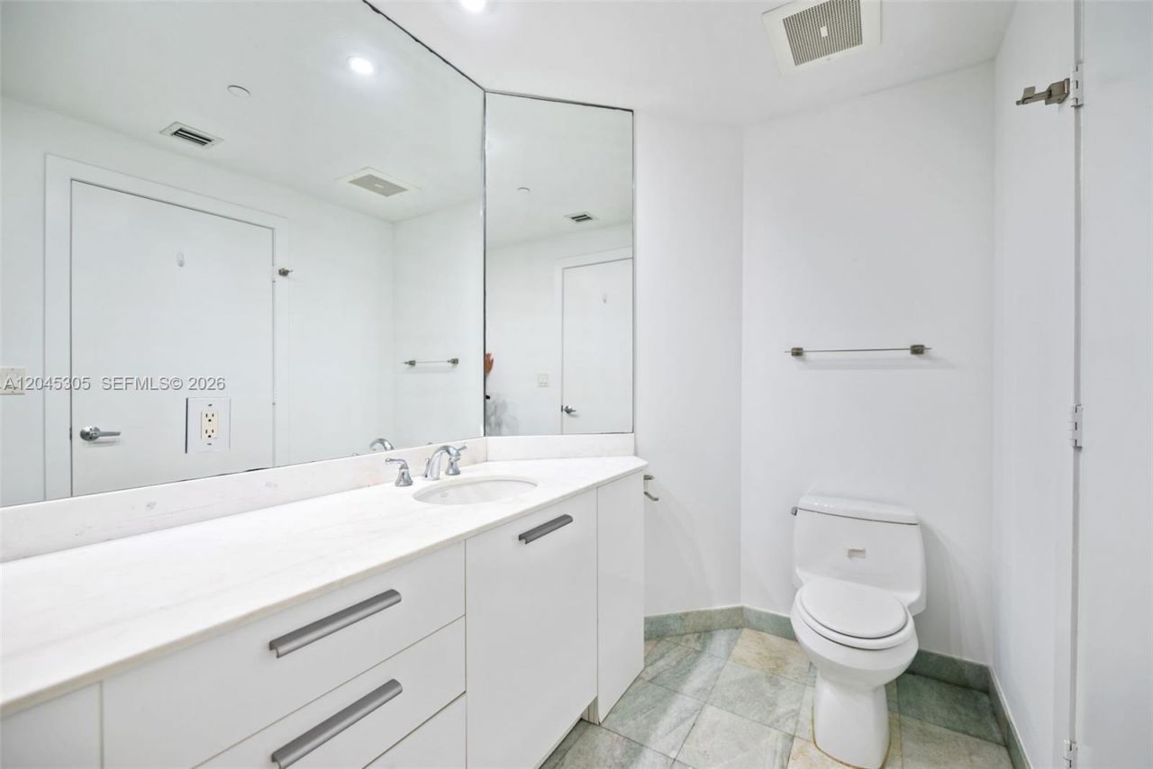 1050 Brickell Ave , Unit 3314, Miami, FL 33131 Photo