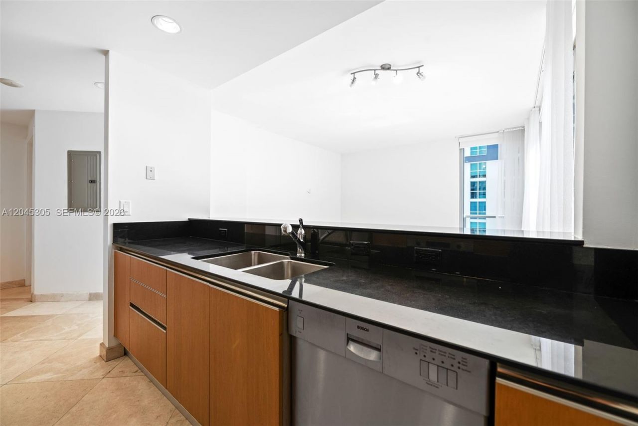 1050 Brickell Ave , Unit 3314, Miami, FL 33131 Photo