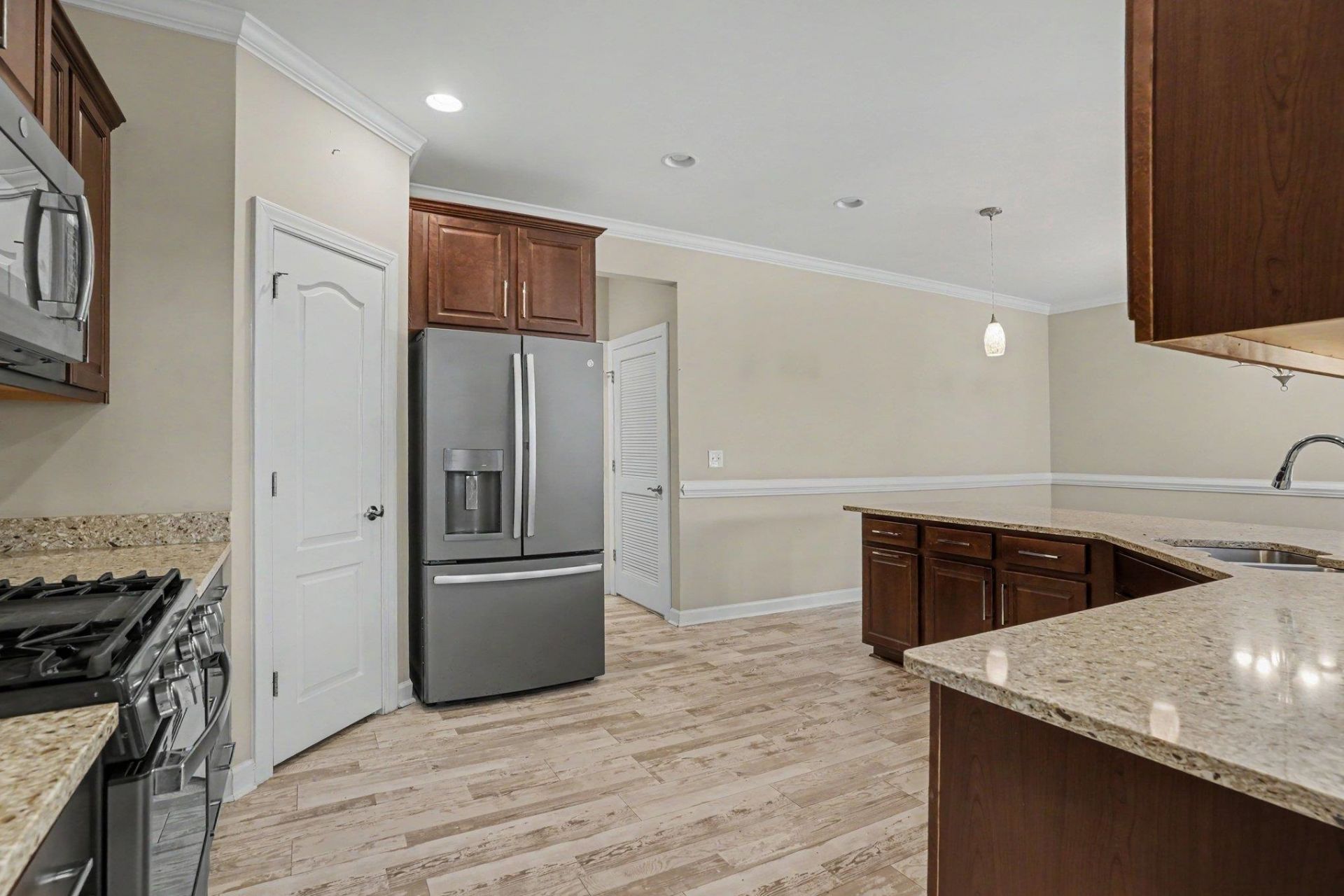 405 Goldenrod Circle Photo 11