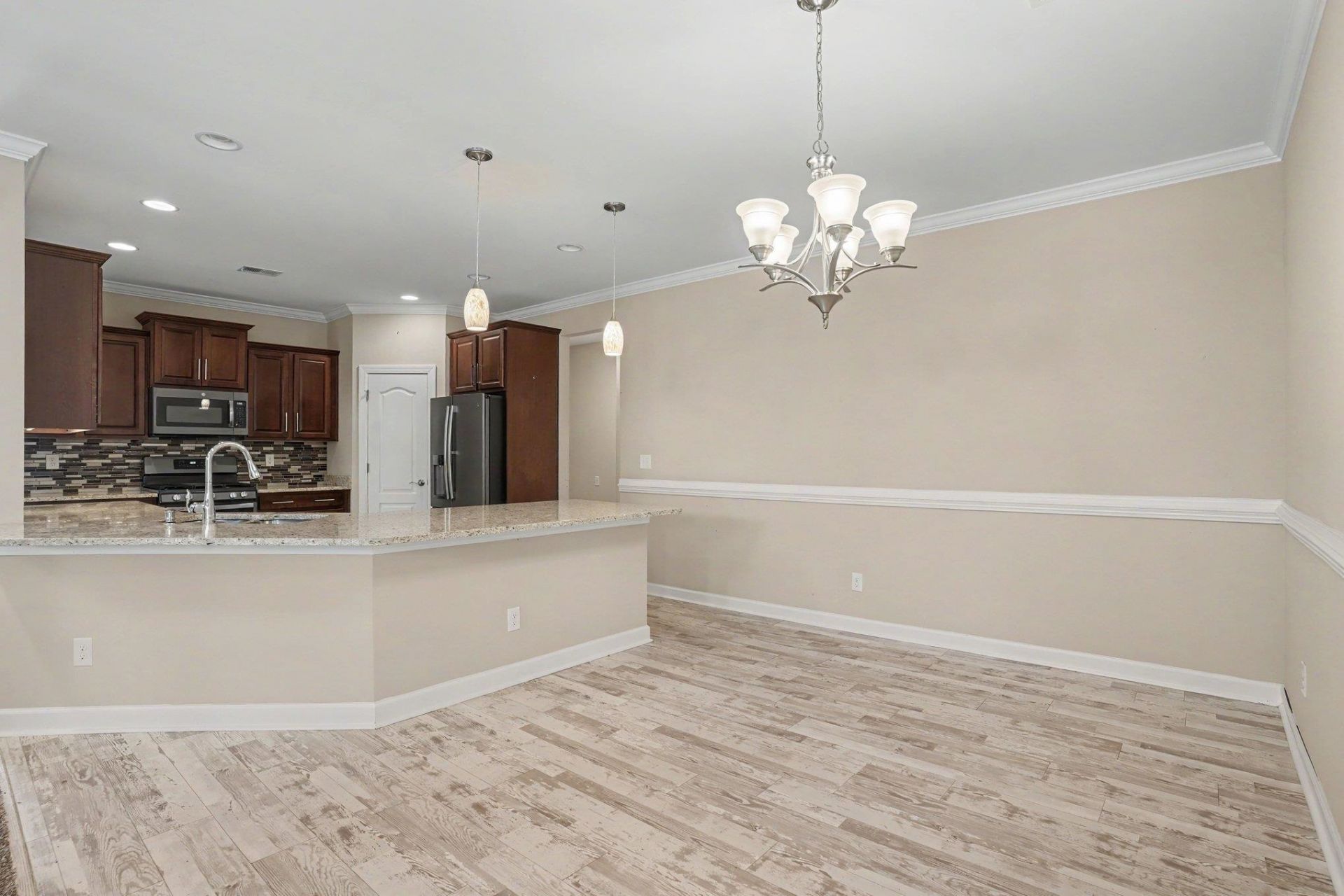 405 Goldenrod Circle Photo 13