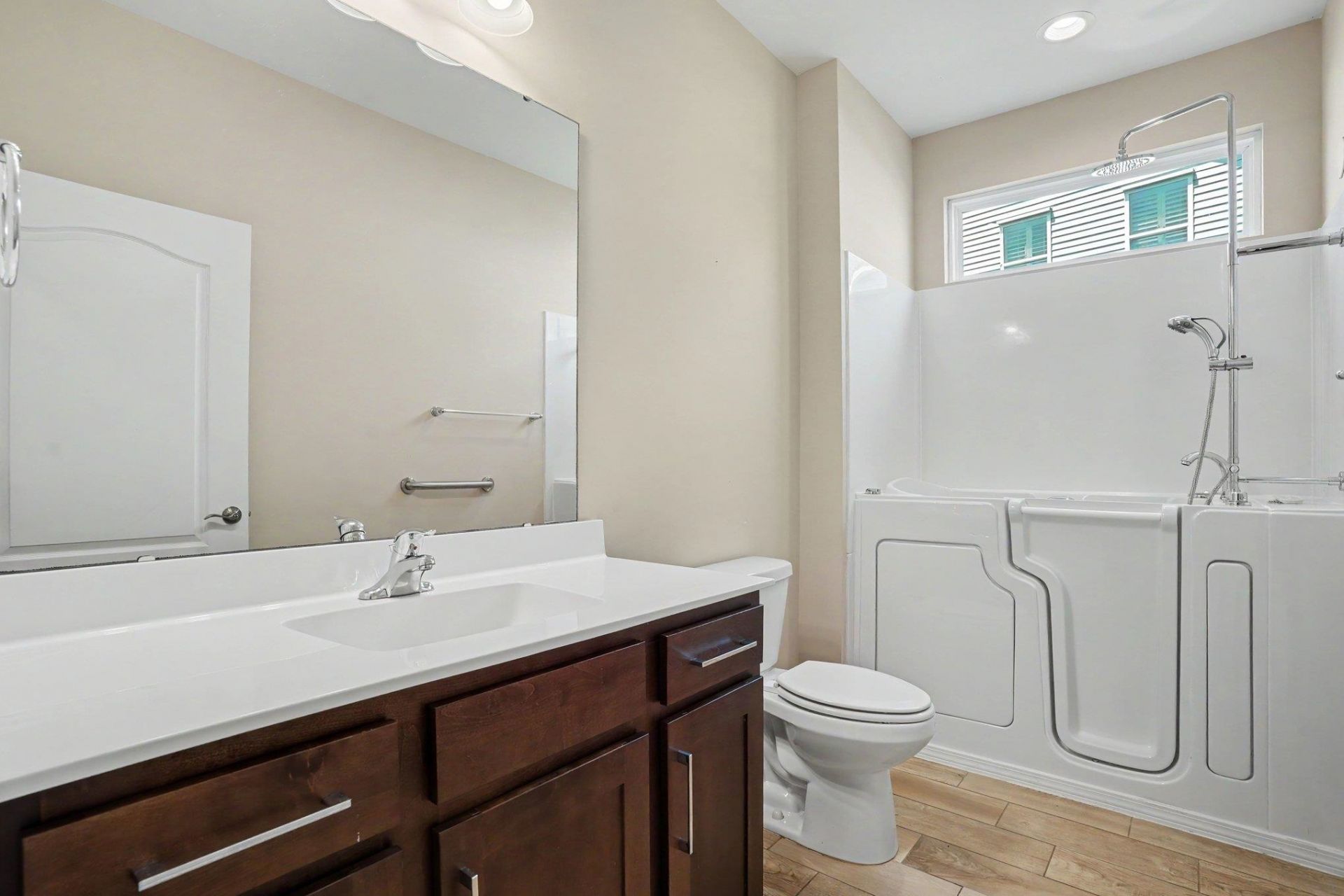 405 Goldenrod Circle Photo 15