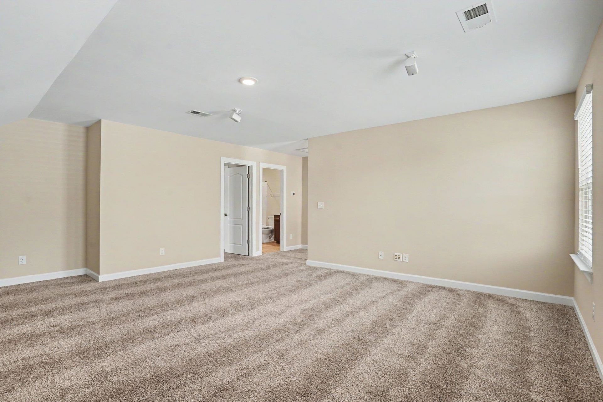405 Goldenrod Circle Photo 22