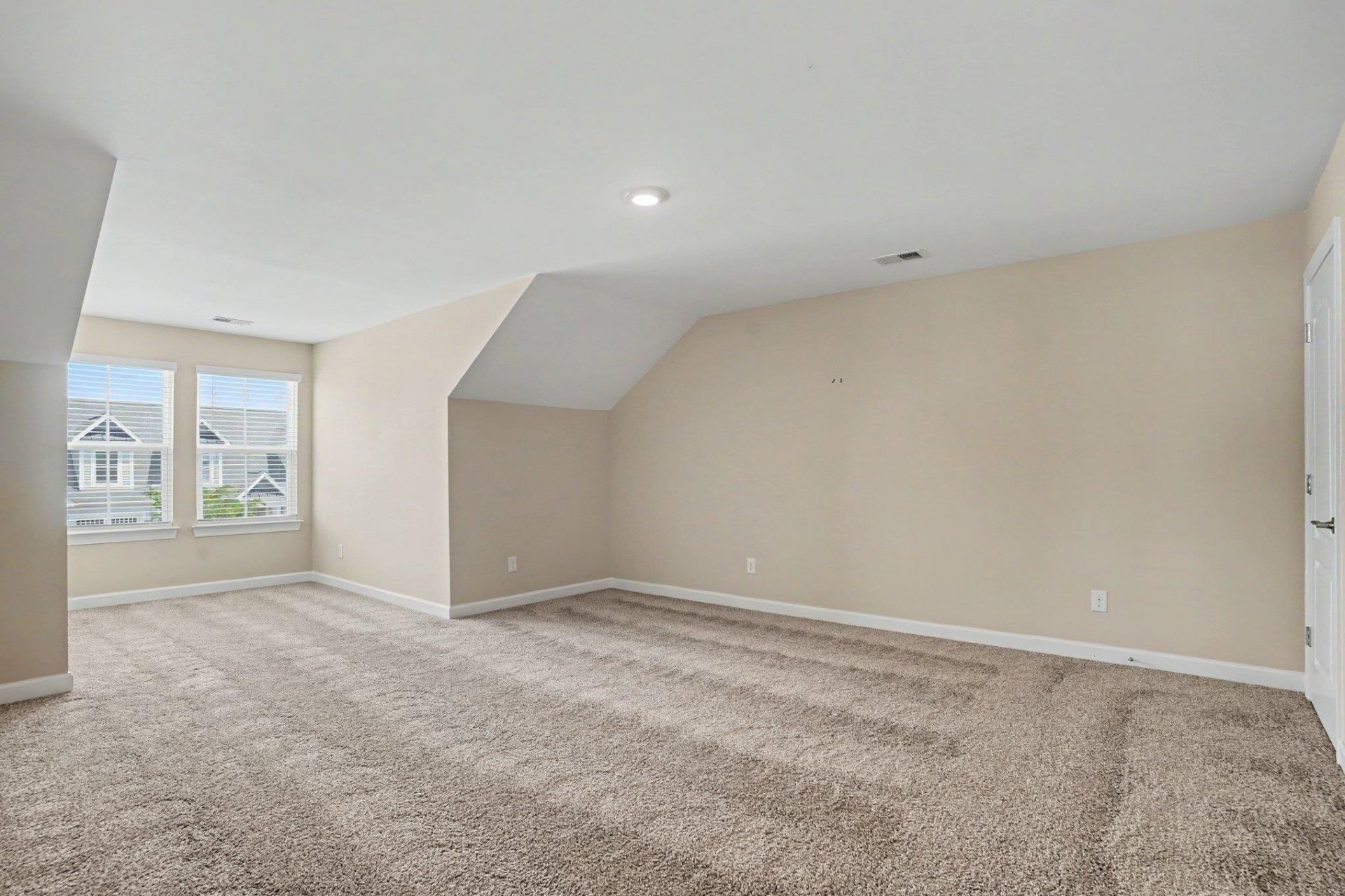 405 Goldenrod Circle Photo 24