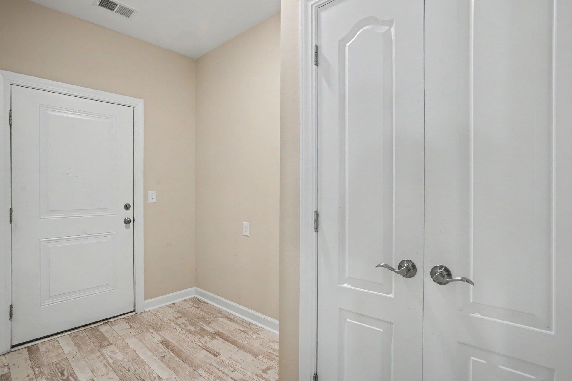 405 Goldenrod Circle Photo 33