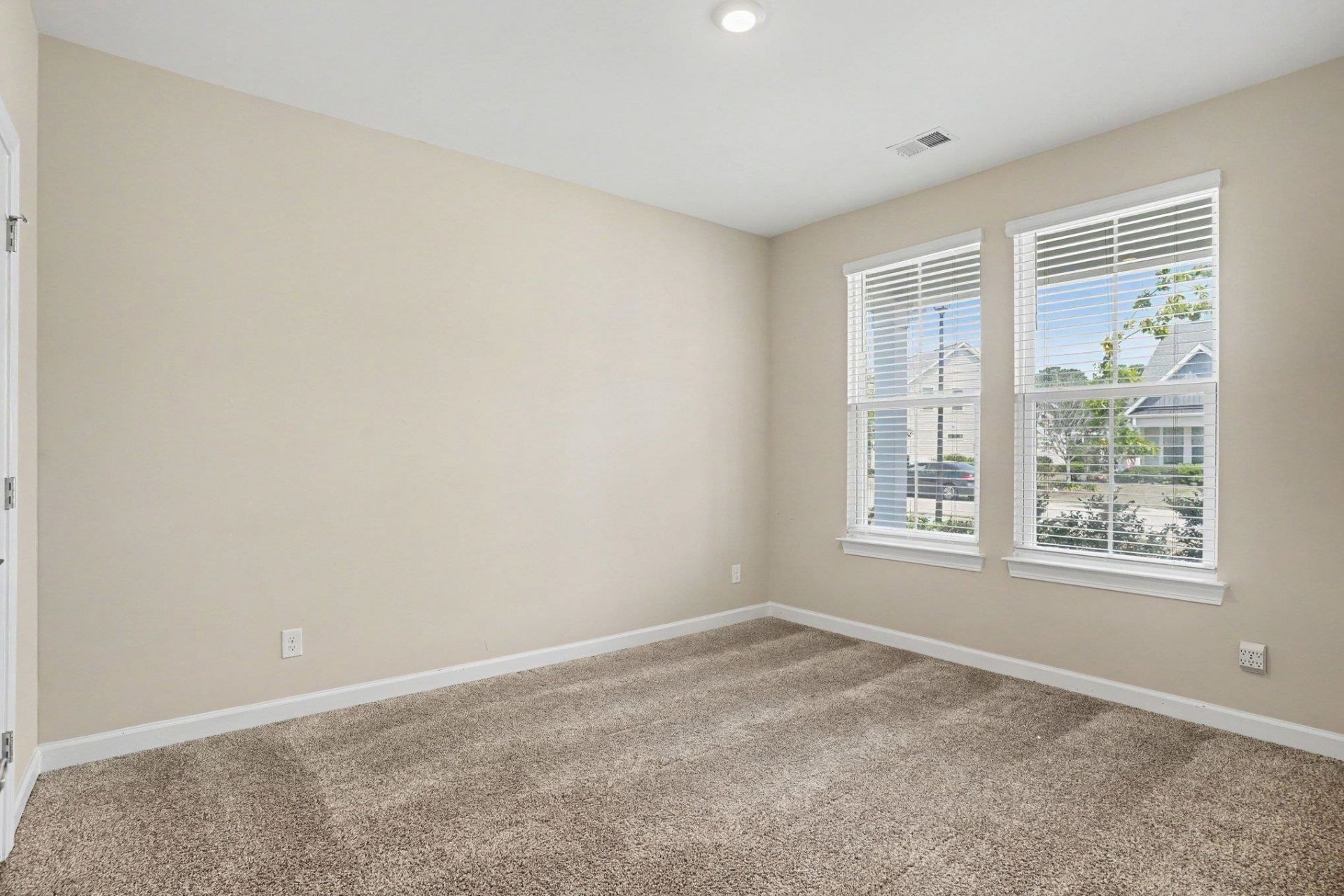 405 Goldenrod Circle Photo 5