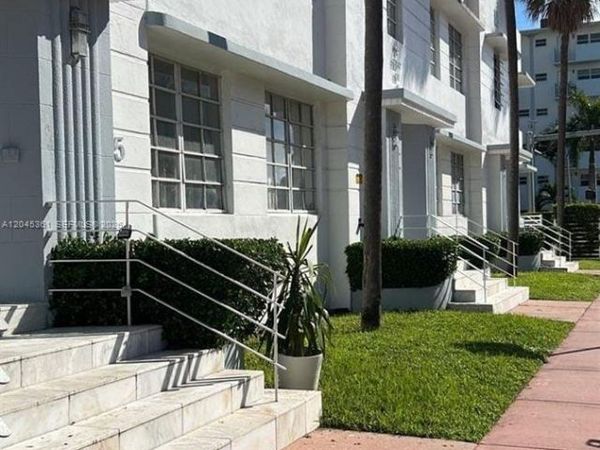 801 8th St , Unit 201, Miami Beach, FL 33139