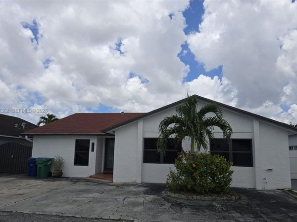 740 SW 99th Ct Cir , Miami, FL 33174