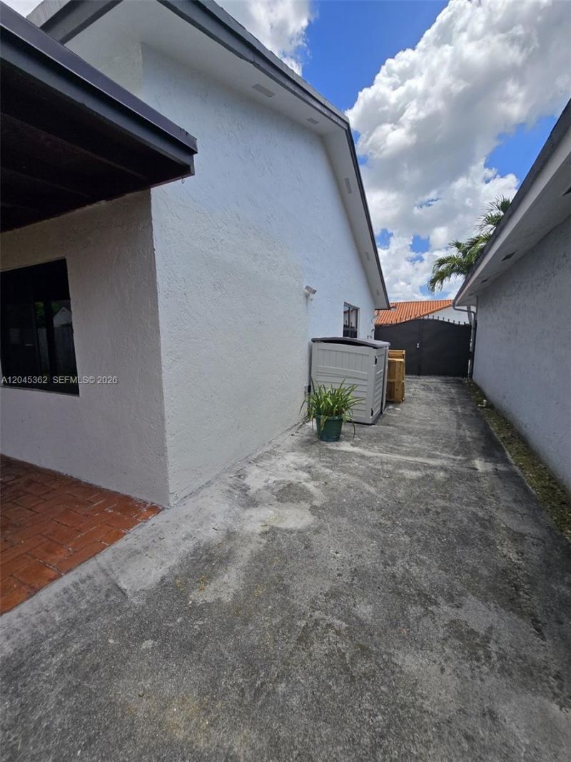 740 SW 99th Ct Cir , Miami, FL 33174 Photo