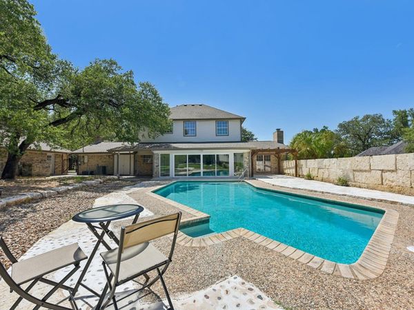 1915 Oak Forest DR, Round Rock, TX 78681