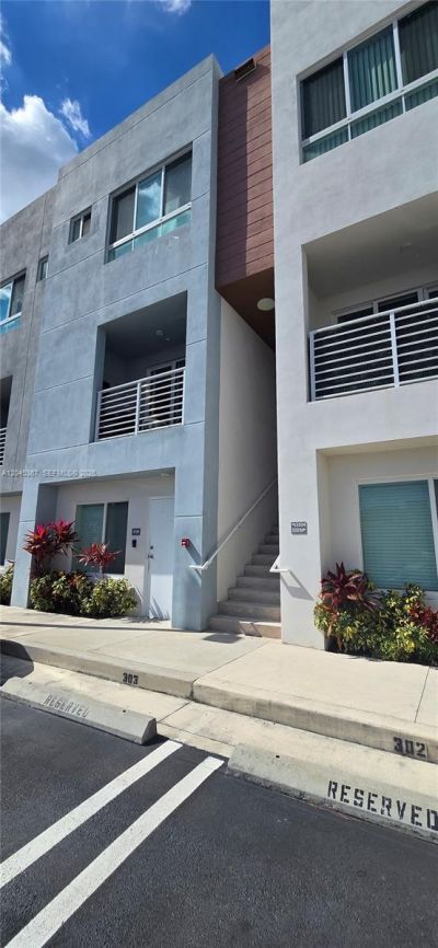 2535 NE 193rd St , Unit 3104, Miami, FL 33180 Photo
