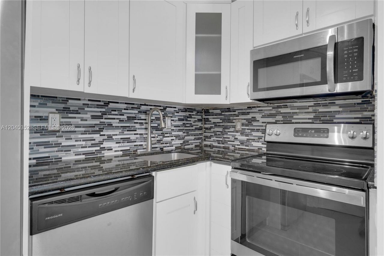 7928 West Dr , Unit 606, North Bay Village, FL 33141 Photo