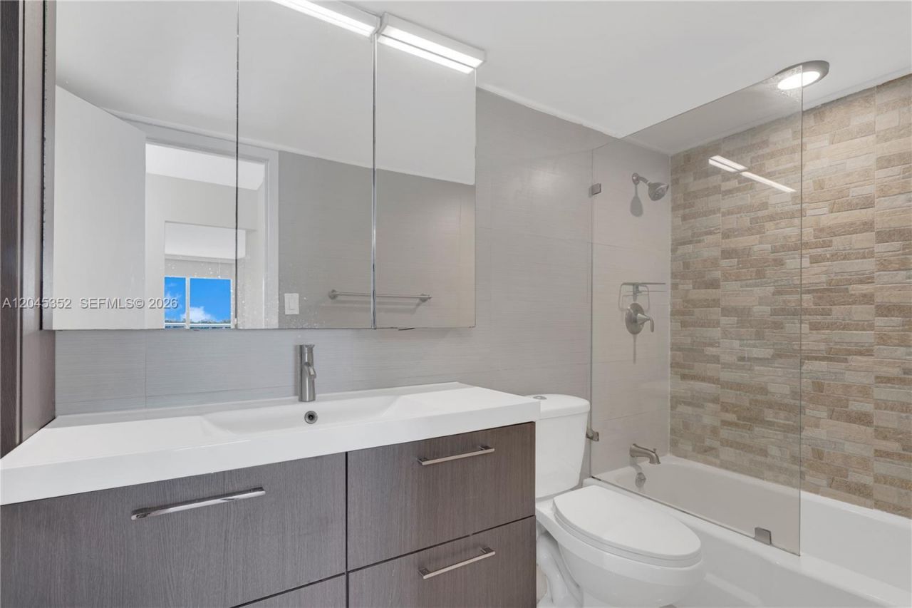 7928 West Dr , Unit 606, North Bay Village, FL 33141 Photo