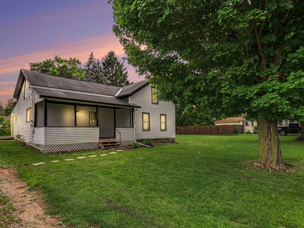 190 E Cross Street, Clarksville, MI 48815
