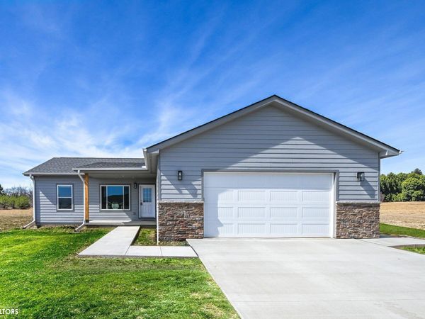 210 Harvest Hills Drive, Woodbine, IA 51579