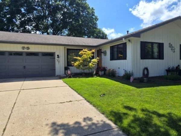 73 Devonshire Circle , Elgin, IL 60123