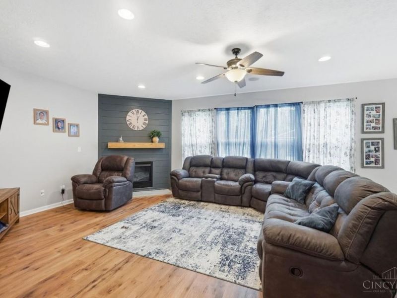 740 Oak Forest Drive, Hamilton Twp, OH 45152 Photo 6