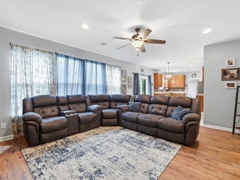 740 Oak Forest Drive, Hamilton Township, OH 45152 Photo 7