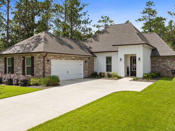 518 E Tweet Street, Freeport, FL 32439