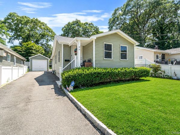 86 Eastview Road, Ronkonkoma, NY 11779