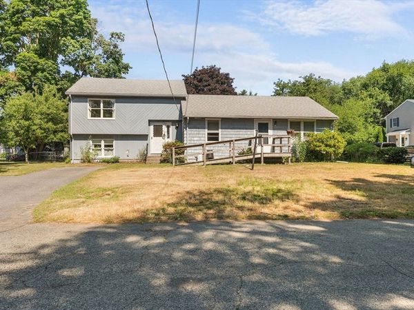 48 Westbrook Dr, Seekonk, MA 02771