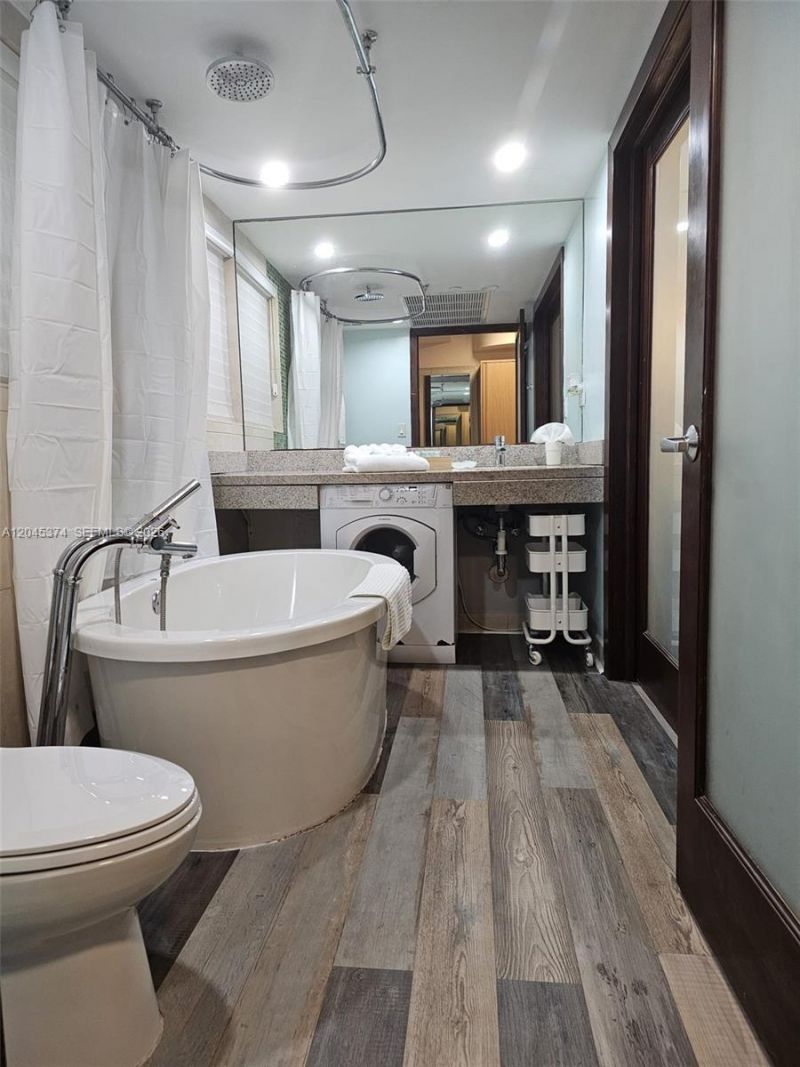 1024 Ocean Dr , Unit A305, Miami Beach, FL 33139 Photo