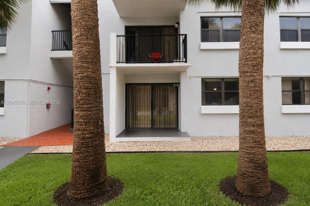 7090 NW 179th St , Unit 108, Hialeah, FL 33015 Photo