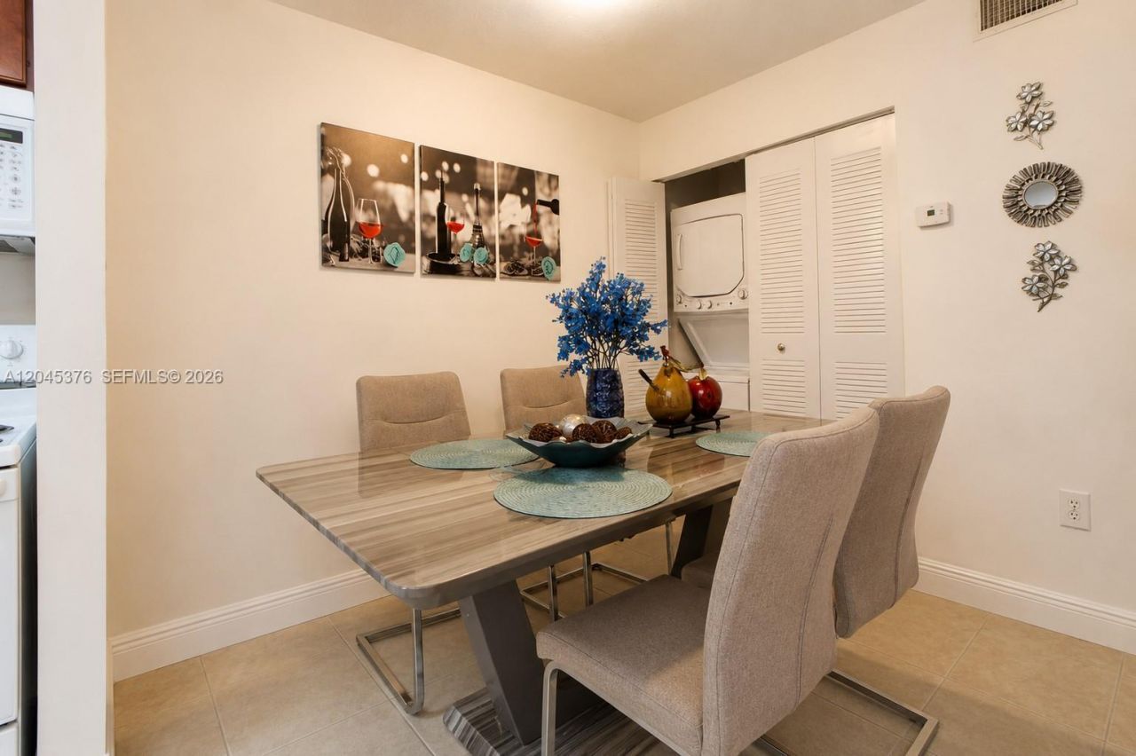 7090 NW 179th St , Unit 108, Hialeah, FL 33015 Photo