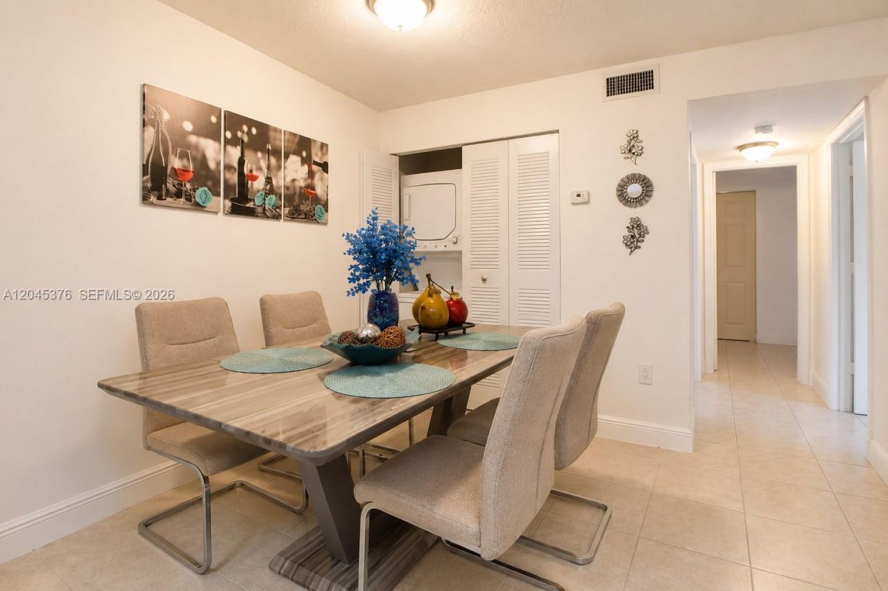 7090 NW 179th St , Unit 108, Hialeah, FL 33015 Photo
