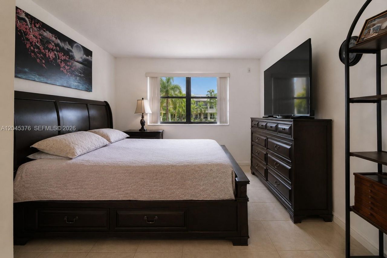 7090 NW 179th St , Unit 108, Hialeah, FL 33015 Photo