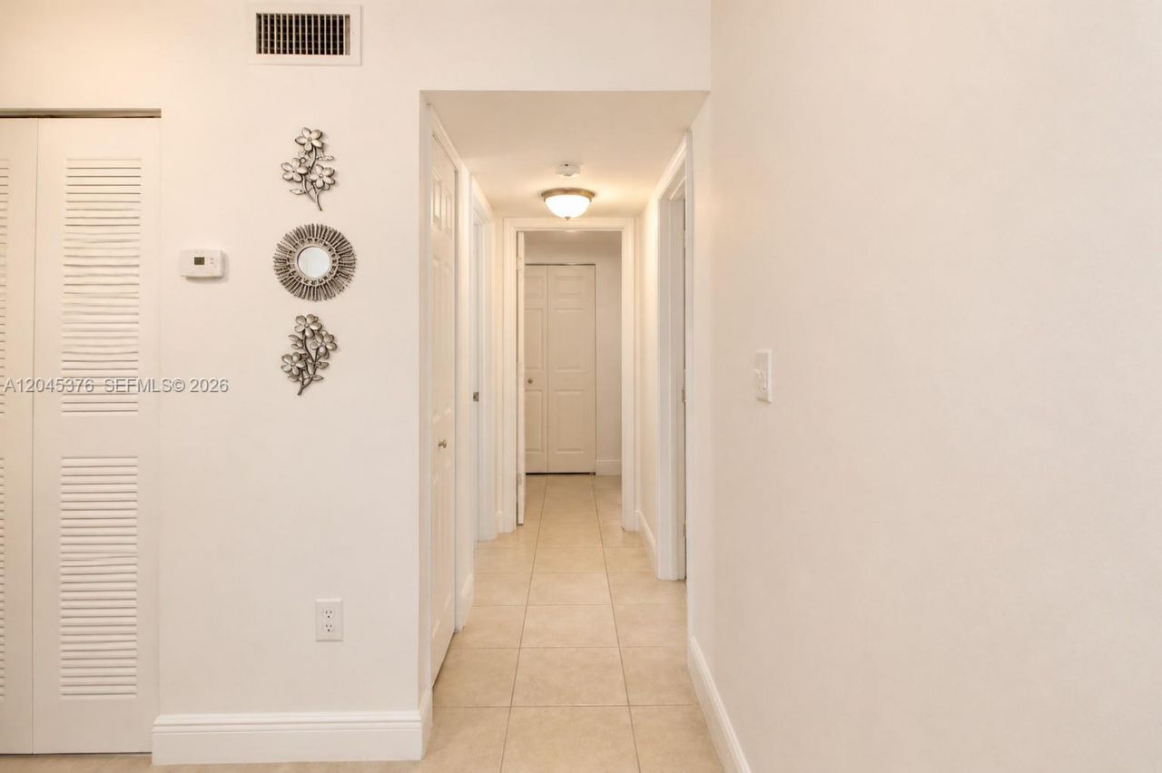 7090 NW 179th St , Unit 108, Hialeah, FL 33015 Photo