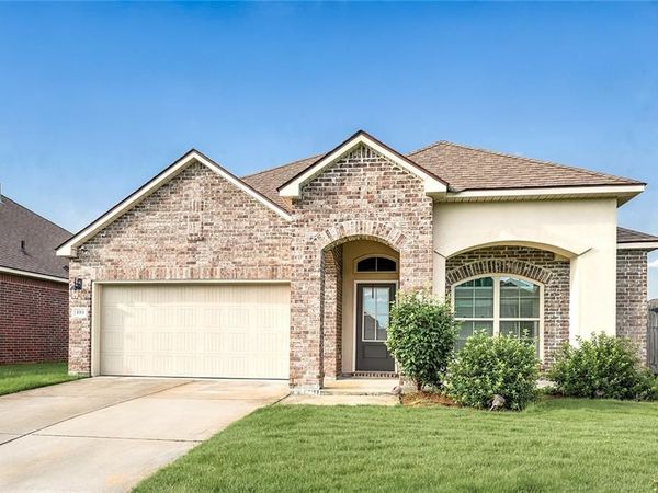 100 E LAKE Court , Slidell, LA 70461