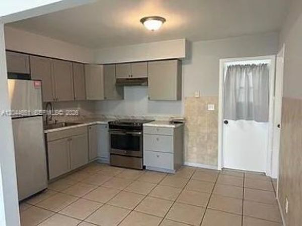 2407 Mckinley St, Unit 2, Hollywood, FL 33020