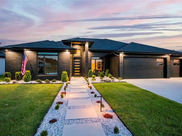 8702 W Thistle Lane, Bentonville, AR 72713