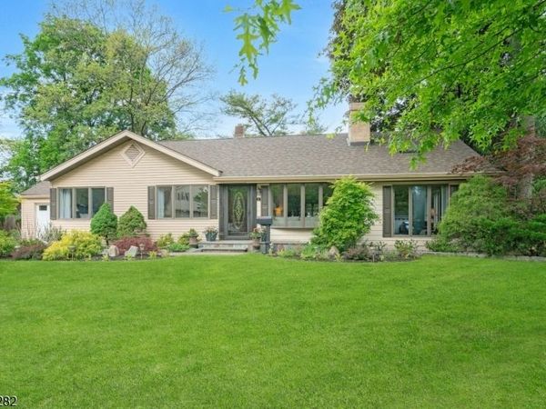 28 Pitcairn Ave, Hohokus, NJ 07423
