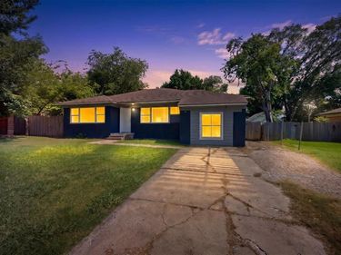 2310 Costa Mesa Drive , Dallas, TX 75228