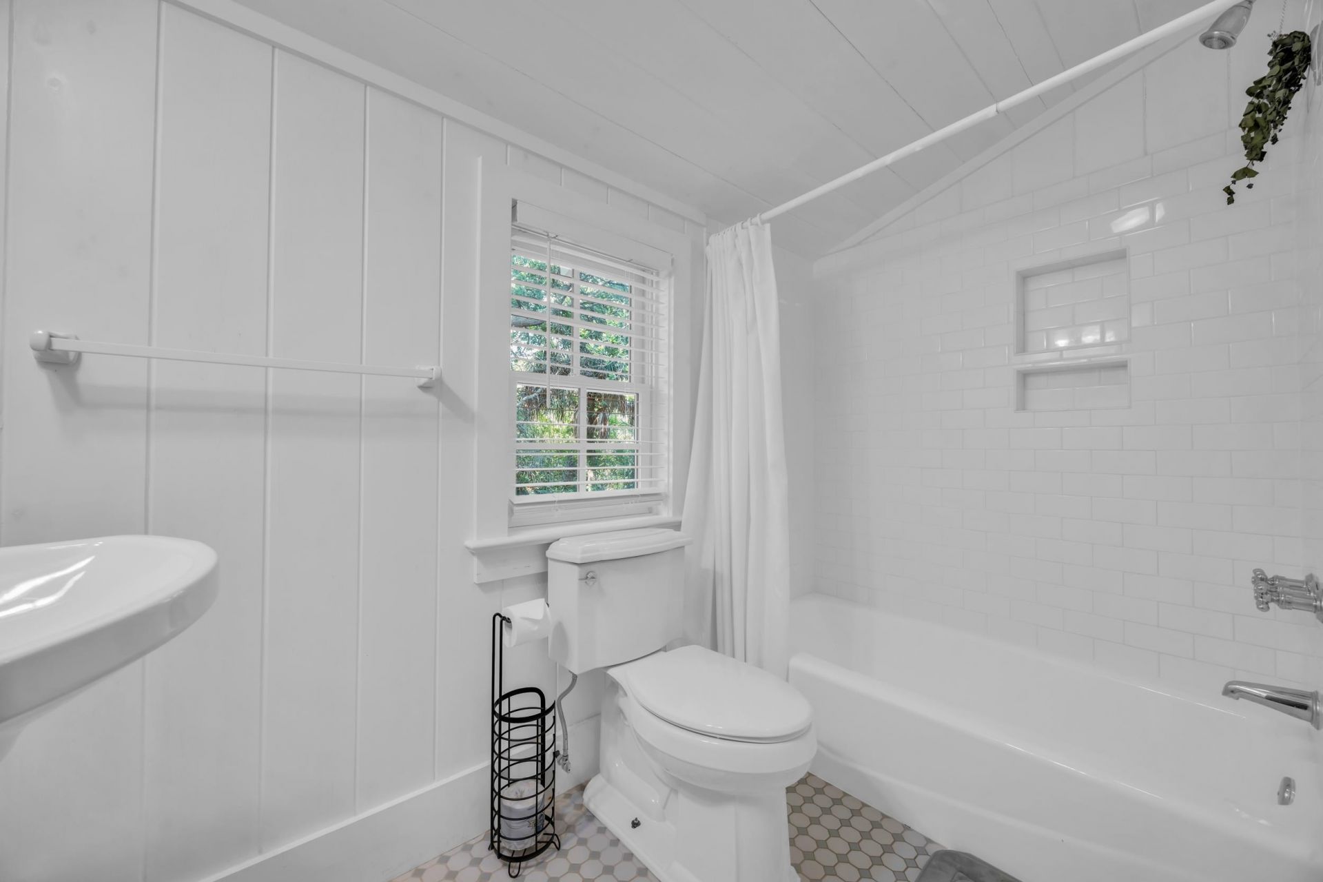 192 Atlantic Ave.  Photo 31